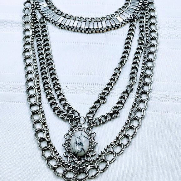 Statement necklace with howlite stone 13" multi layer costume jewelry - Picture 1 of 10